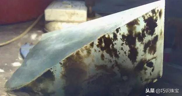 翡翠原石藓花色,翡翠原石死藓和活藓-第8张图片-翡翠网 翡翠原石藓花色,翡翠原石死藓和活藓-第8张图片-翡翠网