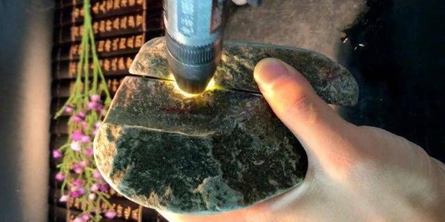 优质翡翠原石切片图翡翠原石切片价格-第2张图片-翡翠网 优质翡翠原石切片图翡翠原石切片价格-第2张图片-翡翠网