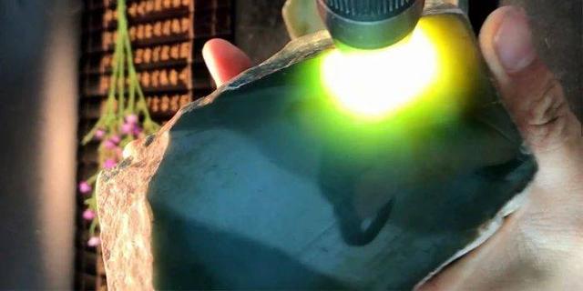 优质翡翠原石切片图翡翠原石切片价格-第4张图片-翡翠网 优质翡翠原石切片图翡翠原石切片价格-第4张图片-翡翠网