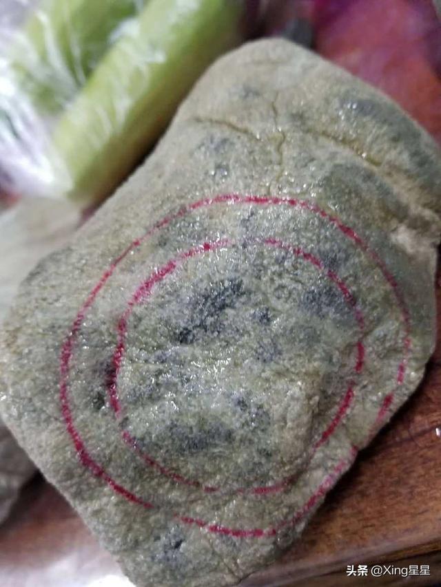 蟾蜍皮售后服务怎样癞蛤蟆皮翡翠原石-第1张图片-翡翠网 蟾蜍皮售后服务怎样癞蛤蟆皮翡翠原石-第1张图片-翡翠网