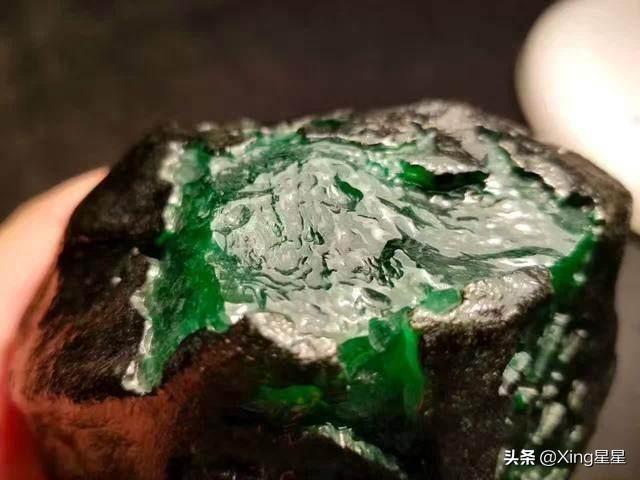 蟾蜍皮售后服务怎样癞蛤蟆皮翡翠原石-第3张图片-翡翠网 蟾蜍皮售后服务怎样癞蛤蟆皮翡翠原石-第3张图片-翡翠网
