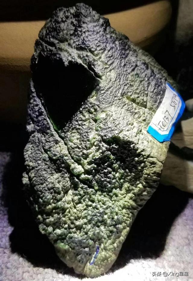 蟾蜍皮售后服务怎样癞蛤蟆皮翡翠原石-第8张图片-翡翠网 蟾蜍皮售后服务怎样癞蛤蟆皮翡翠原石-第8张图片-翡翠网