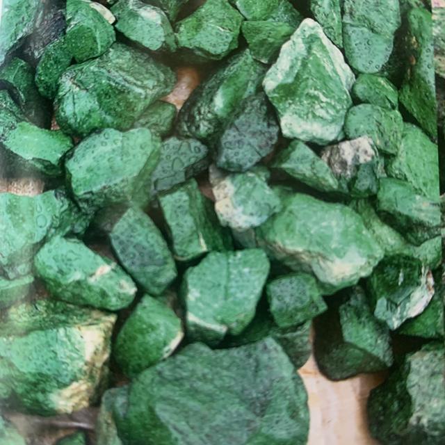 翡翠原石敞口有哪些,翡翠敞口知识-第9张图片-翡翠网 翡翠原石敞口有哪些,翡翠敞口知识-第9张图片-翡翠网