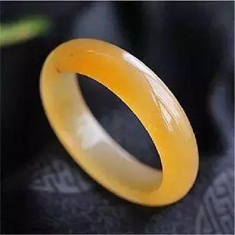 黄翡翠价格多少钱一克,黄翡翠的价格-第10张图片-翡翠网 黄翡翠价格多少钱一克,黄翡翠的价格-第10张图片-翡翠网