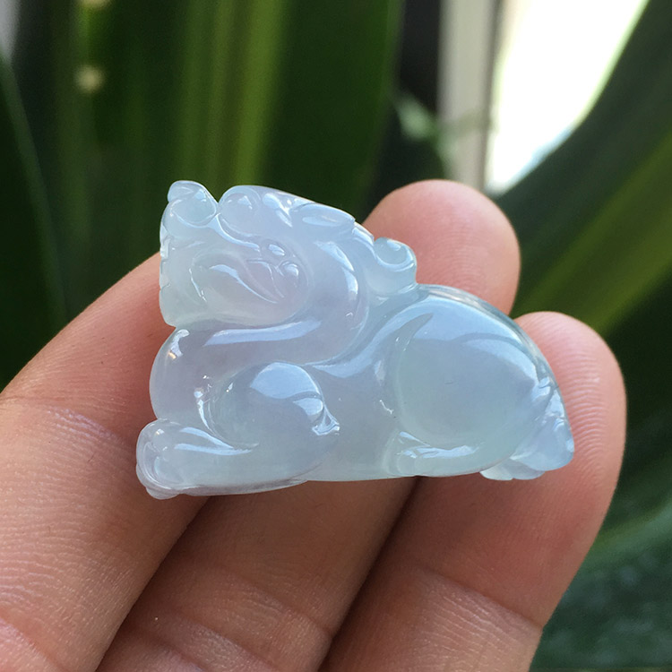 翡翠和田玉哪个好,紫翡翠貔貅价格-第2张图片-翡翠网 翡翠和田玉哪个好,紫翡翠貔貅价格-第2张图片-翡翠网