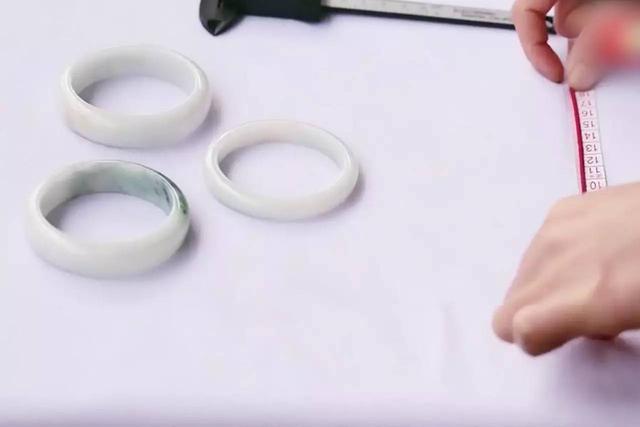 翡翠镯子鉴别翡翠手镯圈口怎么判断-第4张图片-翡翠网