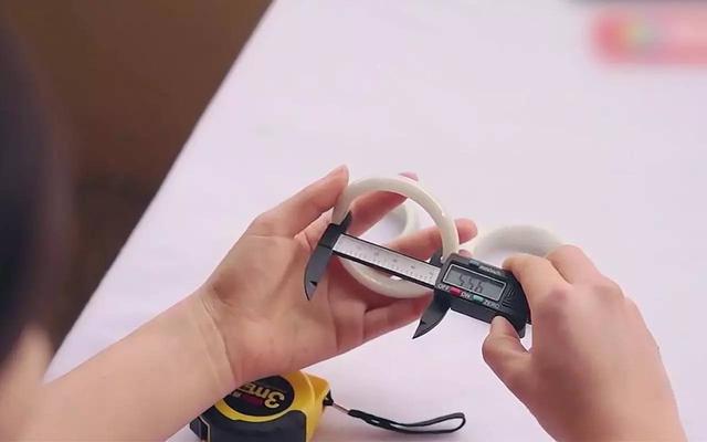 翡翠镯子鉴别翡翠手镯圈口怎么判断-第8张图片-翡翠网