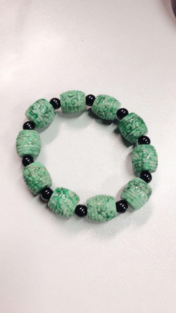 细豆绿翡翠手镯价格,翡翠豆种手串价格-第7张图片-翡翠网 细豆绿翡翠手镯价格,翡翠豆种手串价格-第7张图片-翡翠网