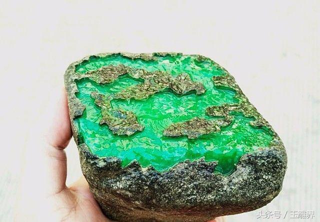 干青铁龙生和翡翠有什么区别干青翡翠项链价格-第2张图片-翡翠网 干青铁龙生和翡翠有什么区别干青翡翠项链价格-第2张图片-翡翠网