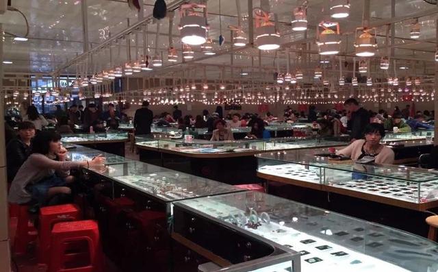 揭阳翡翠原石市场交易时间翡翠原石的价位-第2张图片-翡翠网 揭阳翡翠原石市场交易时间翡翠原石的价位-第2张图片-翡翠网