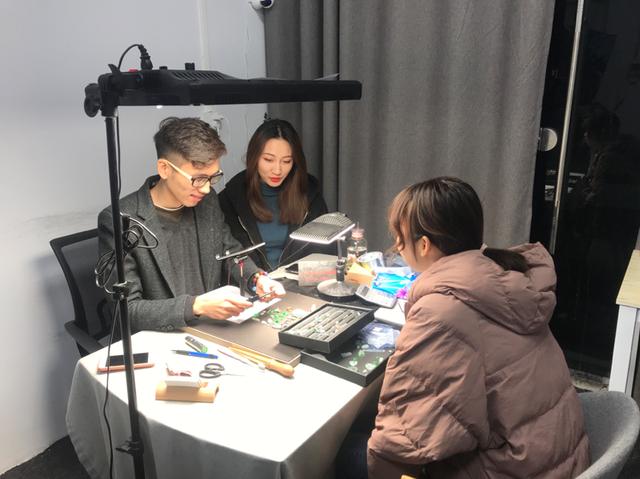 揭阳翡翠原石市场交易时间翡翠原石的价位-第3张图片-翡翠网 揭阳翡翠原石市场交易时间翡翠原石的价位-第3张图片-翡翠网