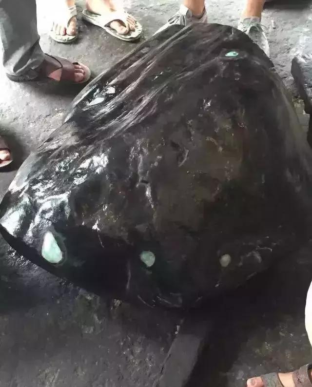 翡翠原石怎么开采的翡翠原石出土视频-第21张图片-翡翠网 翡翠原石怎么开采的翡翠原石出土视频-第21张图片-翡翠网