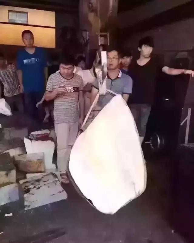 翡翠原石怎么开采的翡翠原石出土视频-第24张图片-翡翠网 翡翠原石怎么开采的翡翠原石出土视频-第24张图片-翡翠网