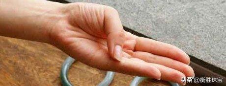 翡翠手镯圈口怎样测量翡翠手镯大小标准-第3张图片-翡翠网 翡翠手镯圈口怎样测量翡翠手镯大小标准-第3张图片-翡翠网