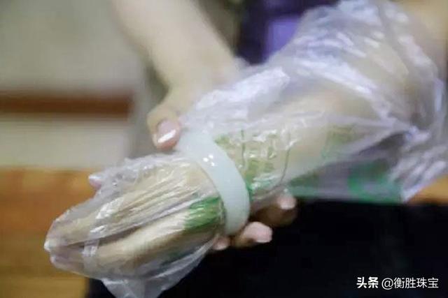 翡翠手镯圈口怎样测量翡翠手镯大小标准-第11张图片-翡翠网 翡翠手镯圈口怎样测量翡翠手镯大小标准-第11张图片-翡翠网