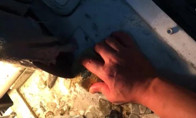 翡翠原石上蜡多少钱一克一吨翡翠原石多少钱-第3张图片-翡翠网