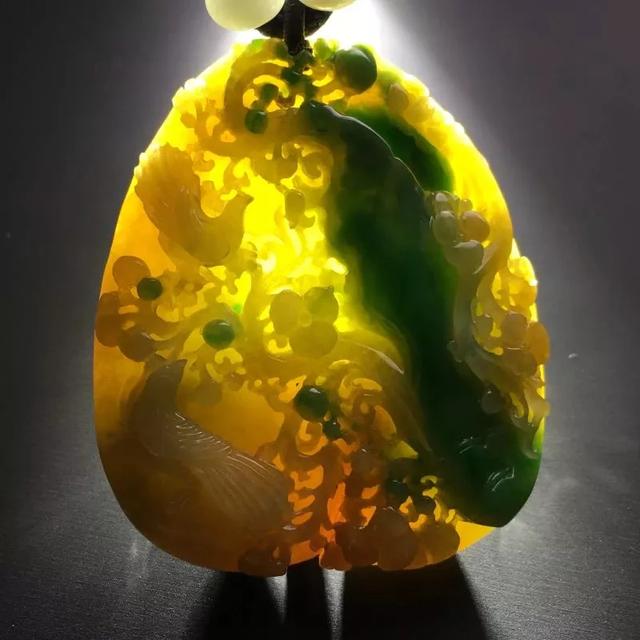 翡翠原石上蜡多少钱一克一吨翡翠原石多少钱-第6张图片-翡翠网