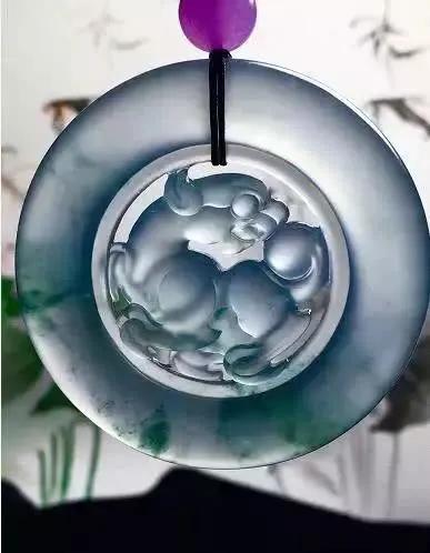 干青种翡翠价格,墨翡翠的特点及价格-第1张图片-翡翠网 干青种翡翠价格,墨翡翠的特点及价格-第1张图片-翡翠网