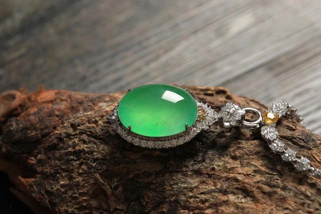 翡翠手镯心料价格翡翠手镯心一般多少钱-第2张图片-翡翠网 翡翠手镯心料价格翡翠手镯心一般多少钱-第2张图片-翡翠网