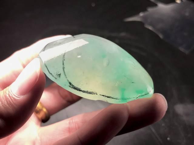 莫西沙玻璃种原石,莫西沙冰蓝翡翠原石视频-第7张图片-翡翠网