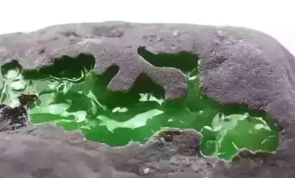 莫西沙玻璃种原石,莫西沙冰蓝翡翠原石视频-第13张图片-翡翠网