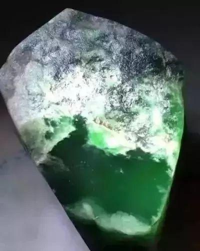 莫西沙玻璃种原石,莫西沙冰蓝翡翠原石视频-第16张图片-翡翠网