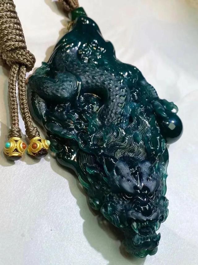 蓝水翡翠价格冰蓝水是什么等级的翡翠-第1张图片-翡翠网 蓝水翡翠价格冰蓝水是什么等级的翡翠-第1张图片-翡翠网