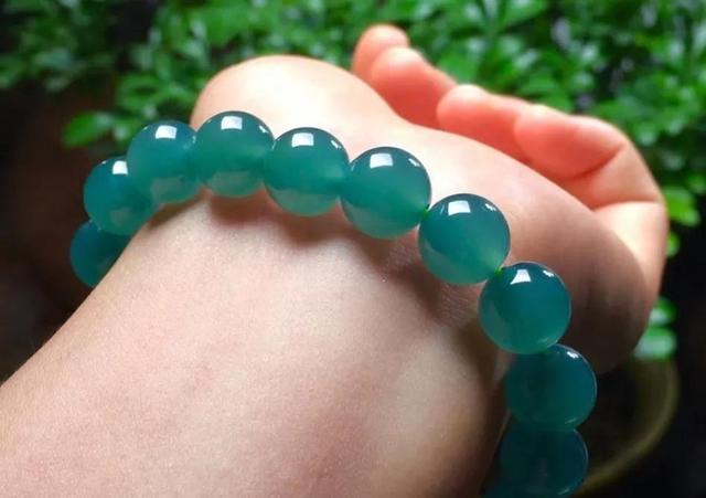 蓝水翡翠价格冰蓝水是什么等级的翡翠-第2张图片-翡翠网 蓝水翡翠价格冰蓝水是什么等级的翡翠-第2张图片-翡翠网