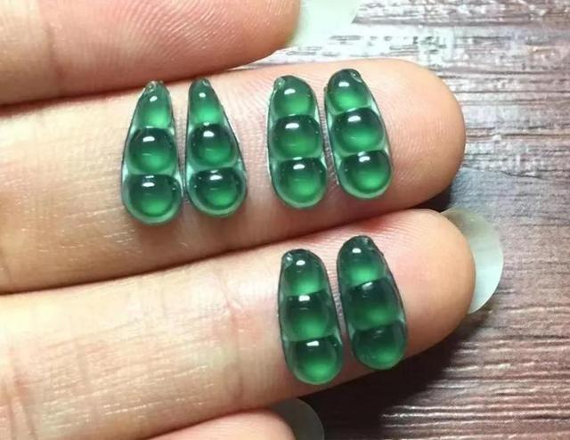 蓝水翡翠价格冰蓝水是什么等级的翡翠-第3张图片-翡翠网 蓝水翡翠价格冰蓝水是什么等级的翡翠-第3张图片-翡翠网