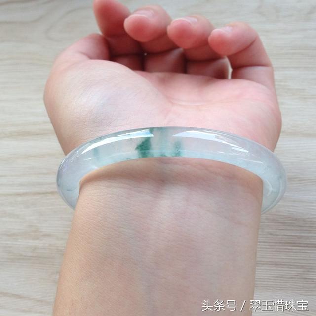 2万的翡翠手镯漂亮灵动飘花翡翠手镯-第6张图片-翡翠网