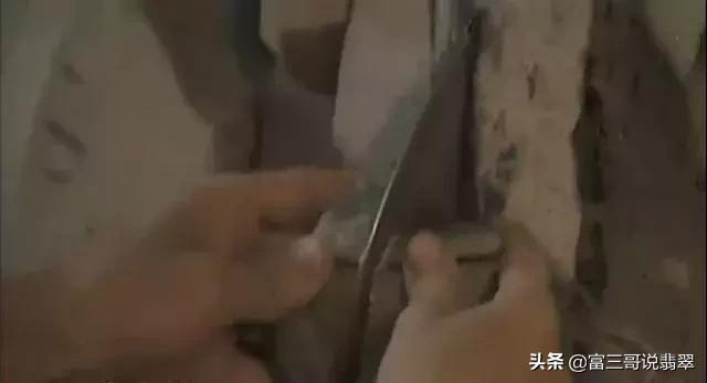 翡翠原石技巧,翡翠片原石视频-第5张图片-翡翠网 翡翠原石技巧,翡翠片原石视频-第5张图片-翡翠网