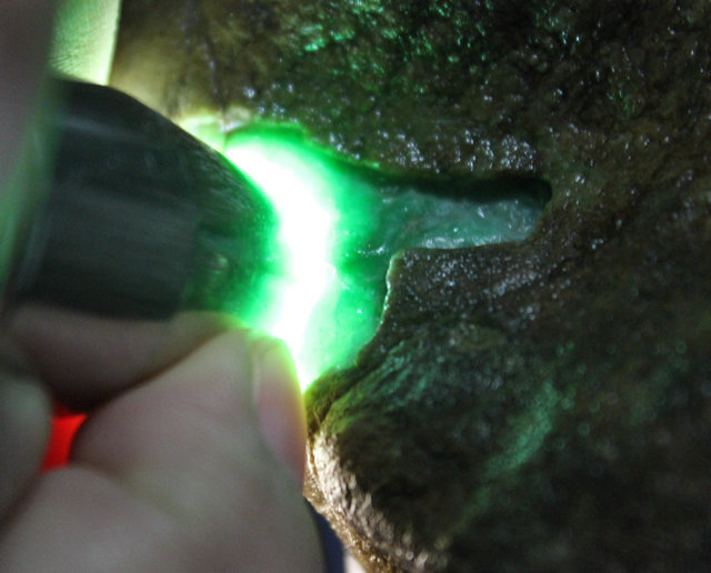 关于丹东翡翠原石批发价钱的信息-第2张图片-翡翠网 关于丹东翡翠原石批发价钱的信息-第2张图片-翡翠网