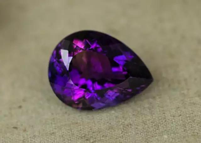 云南翡翠的各类知识翡翠原石技巧-第2张图片-翡翠网 云南翡翠的各类知识翡翠原石技巧-第2张图片-翡翠网