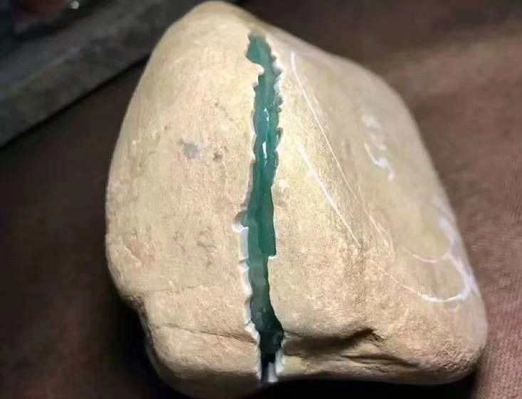 木那癞蛤蟆皮翡翠原石木那翡翠原石皮壳的特点-第1张图片-翡翠网 木那癞蛤蟆皮翡翠原石木那翡翠原石皮壳的特点-第1张图片-翡翠网