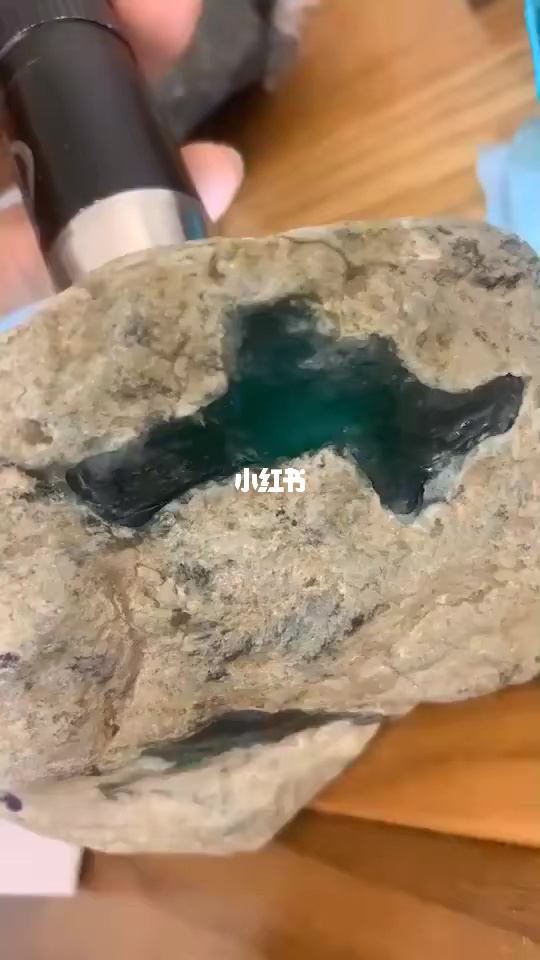 木那癞蛤蟆皮翡翠原石木那翡翠原石皮壳的特点-第2张图片-翡翠网 木那癞蛤蟆皮翡翠原石木那翡翠原石皮壳的特点-第2张图片-翡翠网