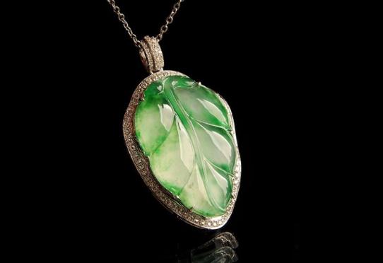 翡翠手镯戴久了会变色吗玉髓手镯会变色吗-第2张图片-翡翠网 翡翠手镯戴久了会变色吗玉髓手镯会变色吗-第2张图片-翡翠网