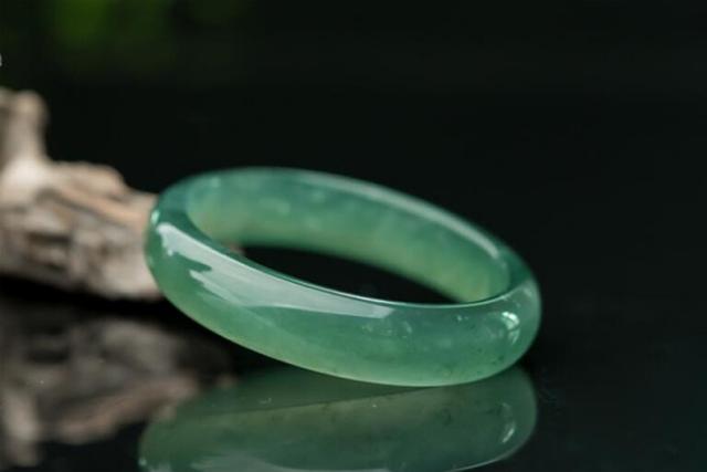 缅甸老坑冰种翡翠老坑冰种翡翠手镯价格-第1张图片-翡翠网 缅甸老坑冰种翡翠老坑冰种翡翠手镯价格-第1张图片-翡翠网