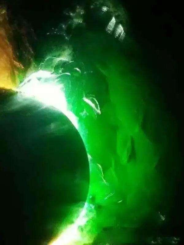 翡翠原石满身松花绿色翡翠原石的松花图文详解-第1张图片-翡翠网