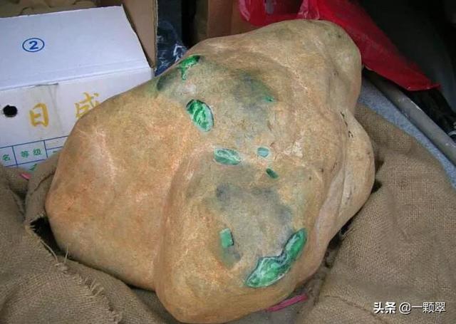 深圳哪里有翡翠原石加工的翡翠原石可以造假吗-第1张图片-翡翠网