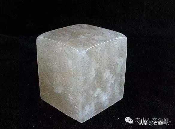 云南翡翠绿石印章料价格的简单介绍-第28张图片-翡翠网 云南翡翠绿石印章料价格的简单介绍-第28张图片-翡翠网