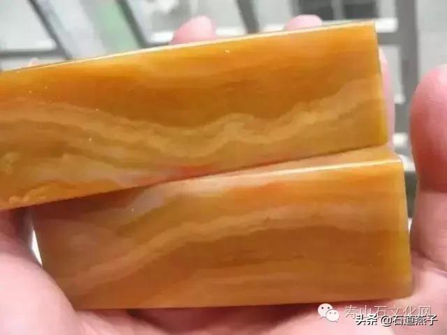 云南翡翠绿石印章料价格的简单介绍-第49张图片-翡翠网 云南翡翠绿石印章料价格的简单介绍-第49张图片-翡翠网