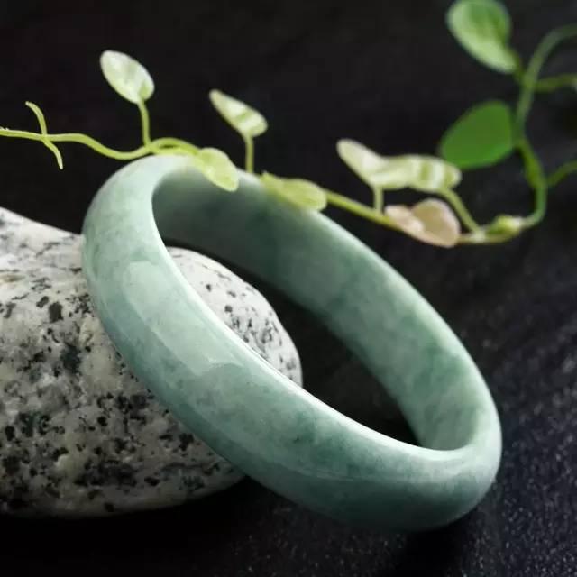 糯种翡翠鉴别,翡翠鉴别知识图解-第20张图片-翡翠网 糯种翡翠鉴别,翡翠鉴别知识图解-第20张图片-翡翠网