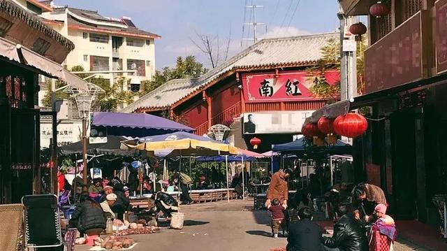 翡翠原石手串戴法,手串和手表如何同时戴-第11张图片-翡翠网 翡翠原石手串戴法,手串和手表如何同时戴-第11张图片-翡翠网