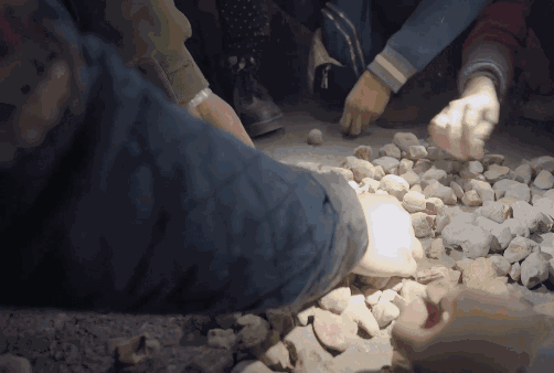 翡翠原石手串戴法,手串和手表如何同时戴-第13张图片-翡翠网 翡翠原石手串戴法,手串和手表如何同时戴-第13张图片-翡翠网