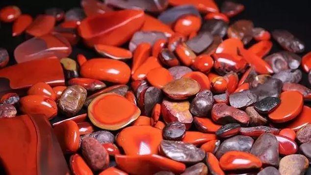 翡翠原石手串戴法,手串和手表如何同时戴-第14张图片-翡翠网 翡翠原石手串戴法,手串和手表如何同时戴-第14张图片-翡翠网