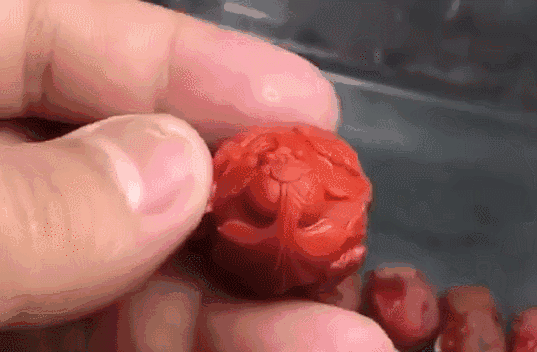 翡翠原石手串戴法,手串和手表如何同时戴-第18张图片-翡翠网 翡翠原石手串戴法,手串和手表如何同时戴-第18张图片-翡翠网