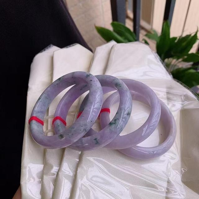 几百元的翡翠手镯靠谱吗,翡翠手镯在哪买好-第2张图片-翡翠网