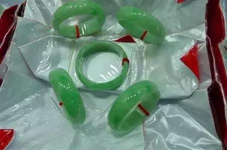 怎么看翡翠镯子陈小姐翡翠手镯-第17张图片-翡翠网