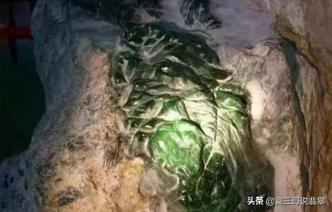 翡翠原石放大观看翡翠原石皮壳及石型-第5张图片-翡翠网 翡翠原石放大观看翡翠原石皮壳及石型-第5张图片-翡翠网