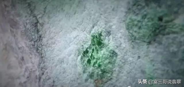翡翠原石放大观看翡翠原石皮壳及石型-第15张图片-翡翠网 翡翠原石放大观看翡翠原石皮壳及石型-第15张图片-翡翠网